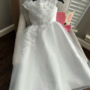 Elegant White Floral Size 12 Dress